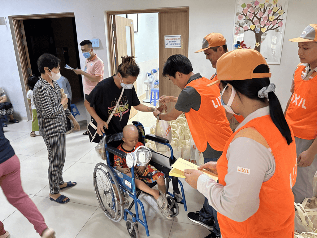 Hành trình thiện nguyện của nhân viên LIXIL VINA tại bệnh viện 
